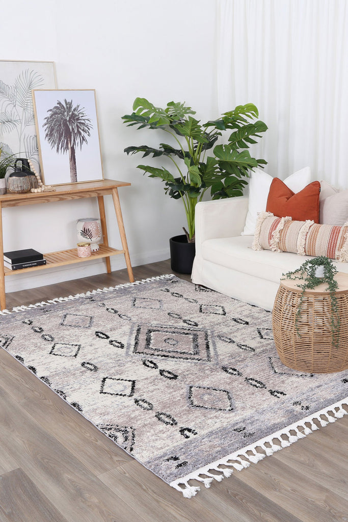 Moda Tribal Diamond Ash Rug 